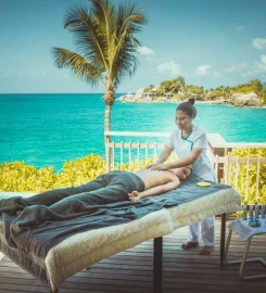 CaranaBeach Hotel