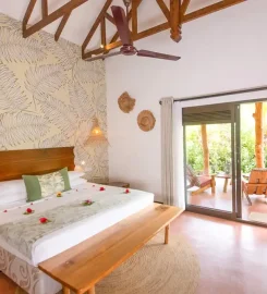 Les Lauriers Eco Hotel & Restaurant